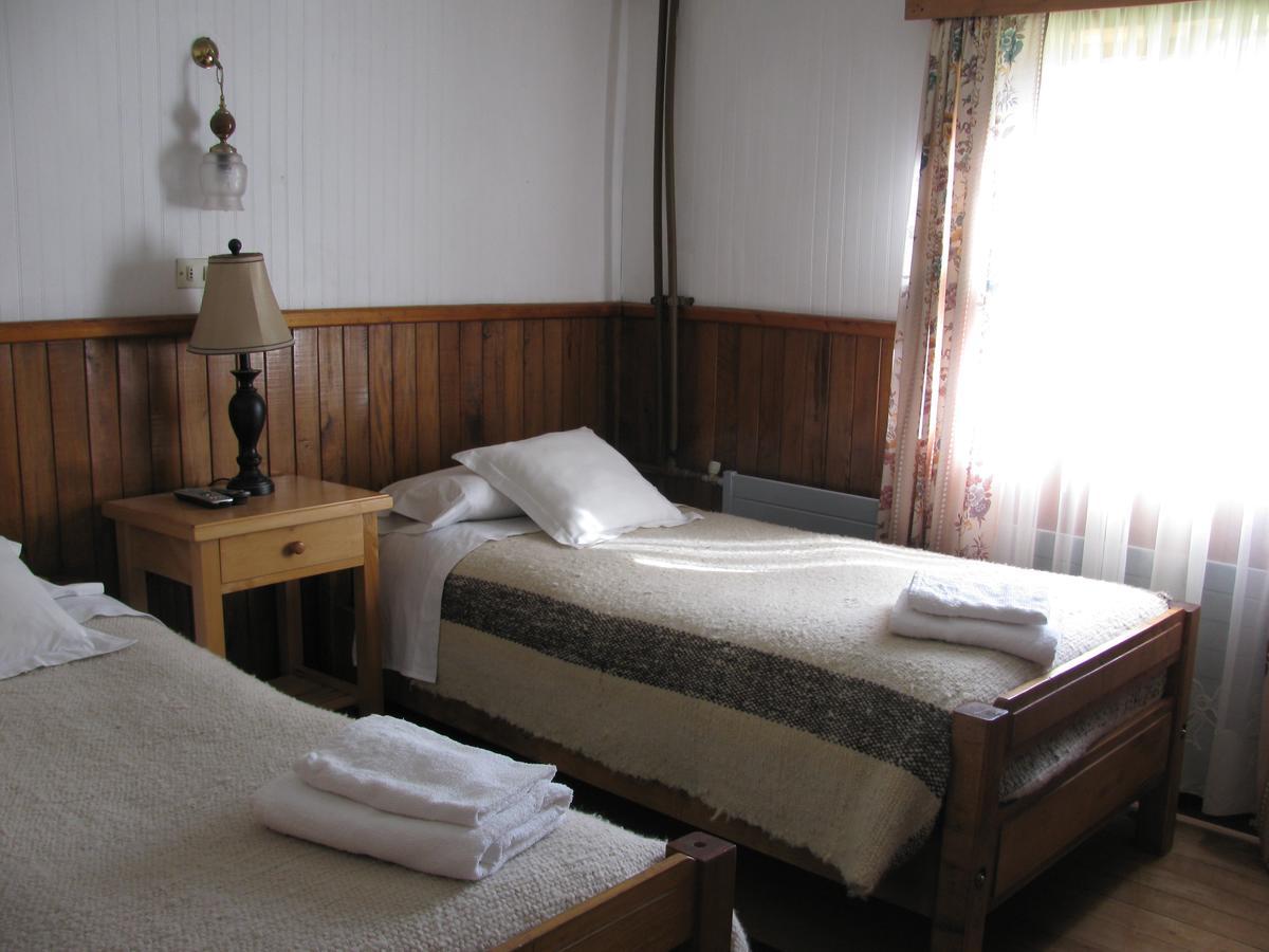 Hotel Mi Casa Chaiten Bagian luar foto